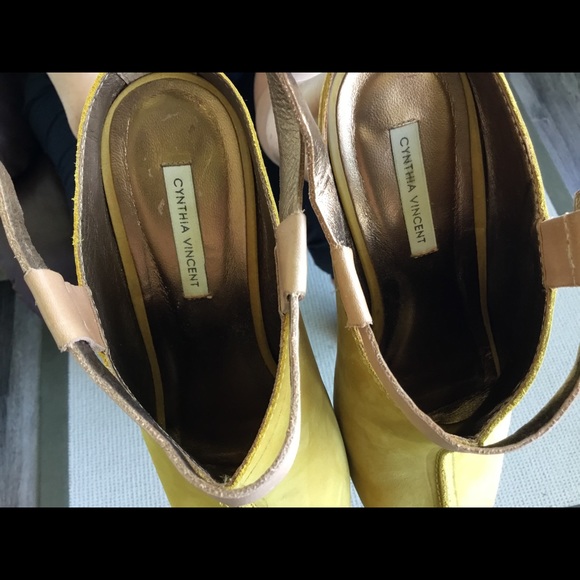 Cynthia Vincent cork suede mustard wedges - Picture 3 of 4